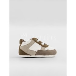 Zapatilla deportiva recién...